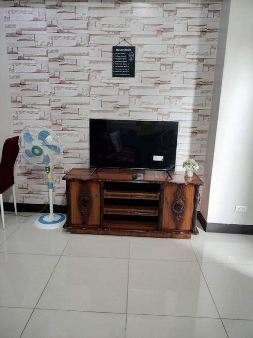Cubao Manhattan Heights, Unit 8Bc Tower B, 1 Br Manila Exterior photo